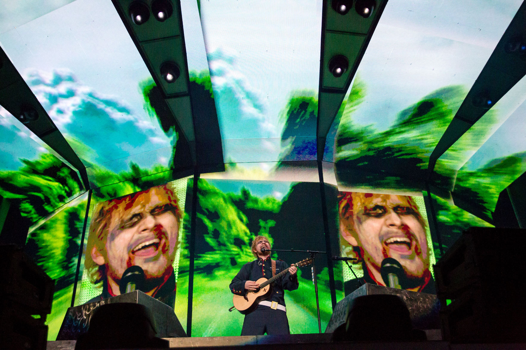 NO.edsheeran.epl110.110218.jpg